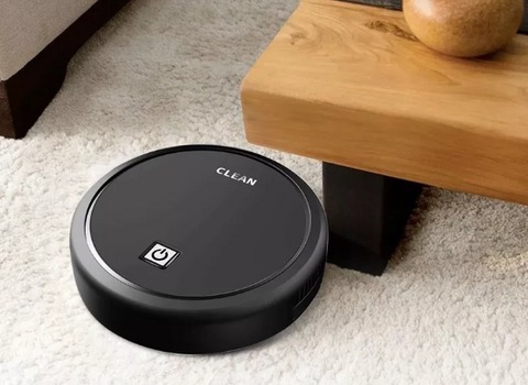 Robot aspirateur AspiClean nettoyant sous un meuble bas