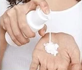 Dosage de la crème activatrice dans la main