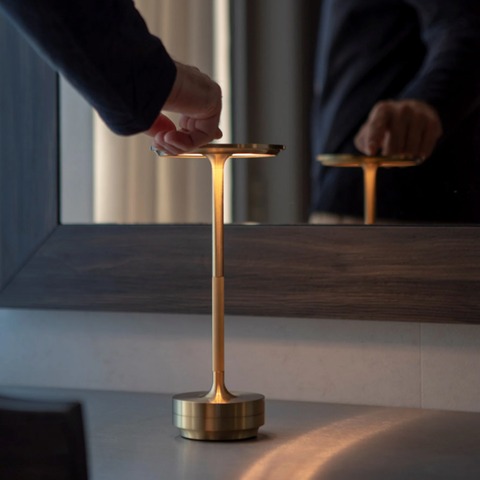 Réglage tactile de l'intensité lumineuse de la lampe
