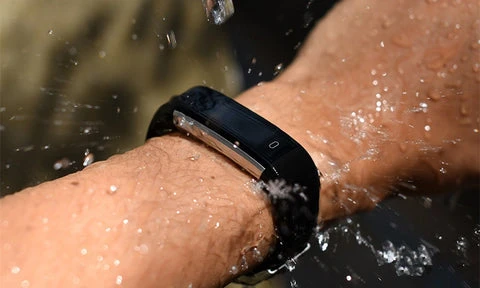 Montre connectée Bluetooth pour senior vue de face