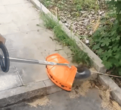 Utilisation de la Tête Brosse Désherbage sur tuyaux métalliques